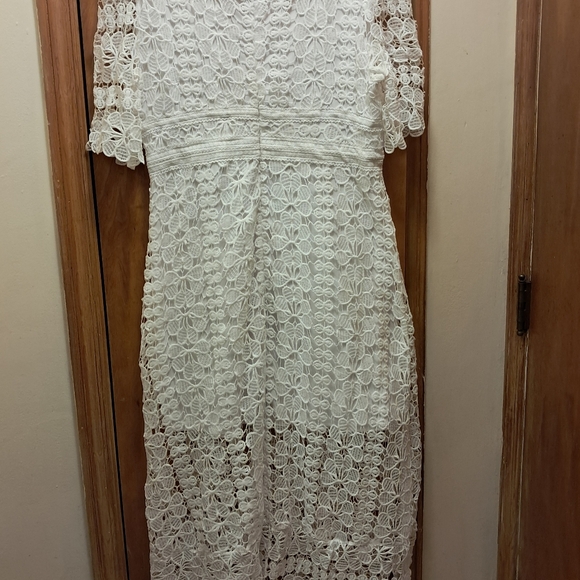 Women's White Fashion Dress - Picture 3 of 4